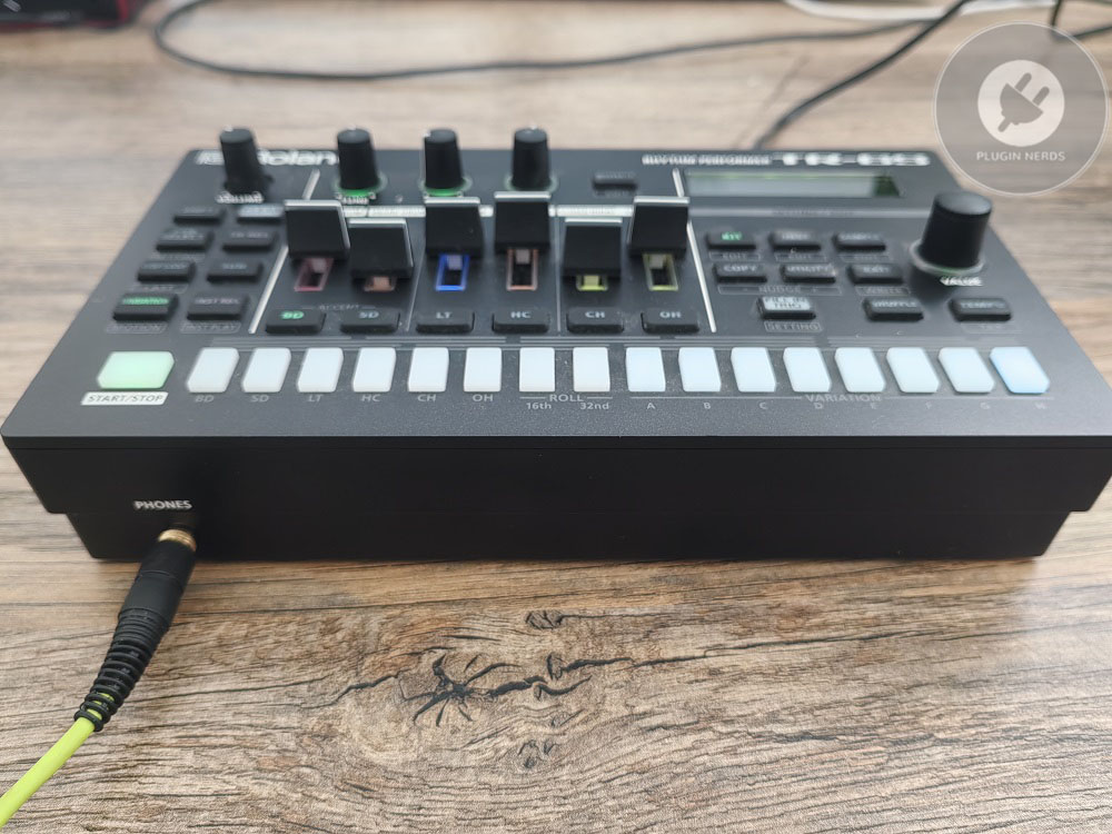 Roland TR-6S rhytm performer for musicians